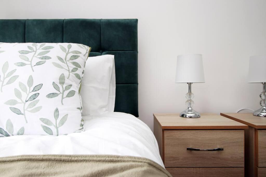 Villa Holiday House For 7 Guests, Free Wi-Fi & Self Check-In Explore Newport Extérieur photo