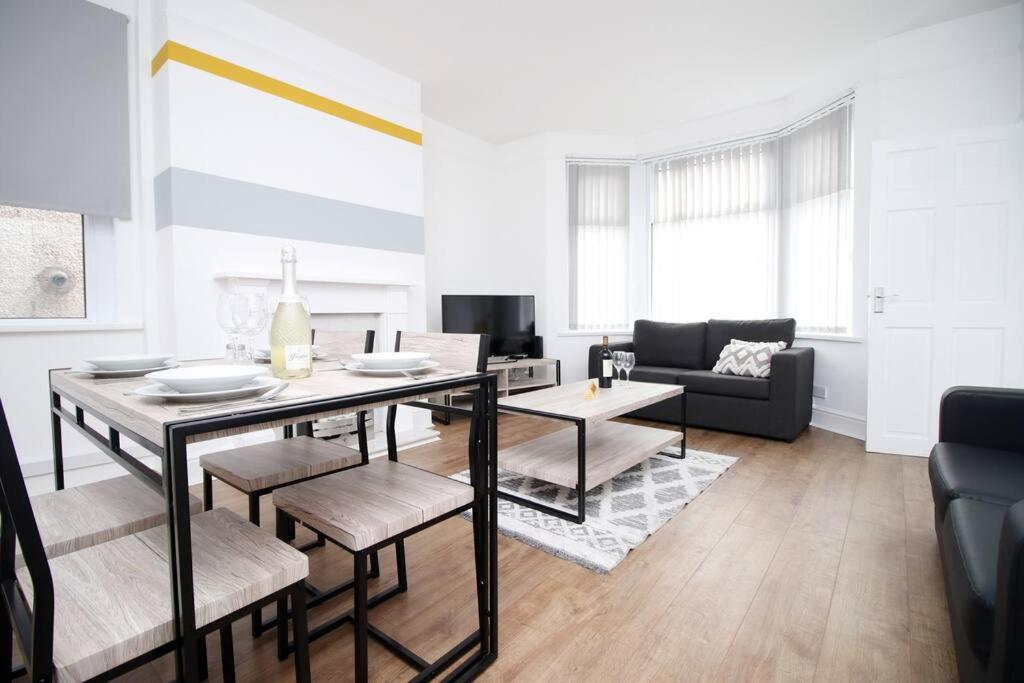 Villa Holiday House For 7 Guests, Free Wi-Fi & Self Check-In Explore Newport Extérieur photo