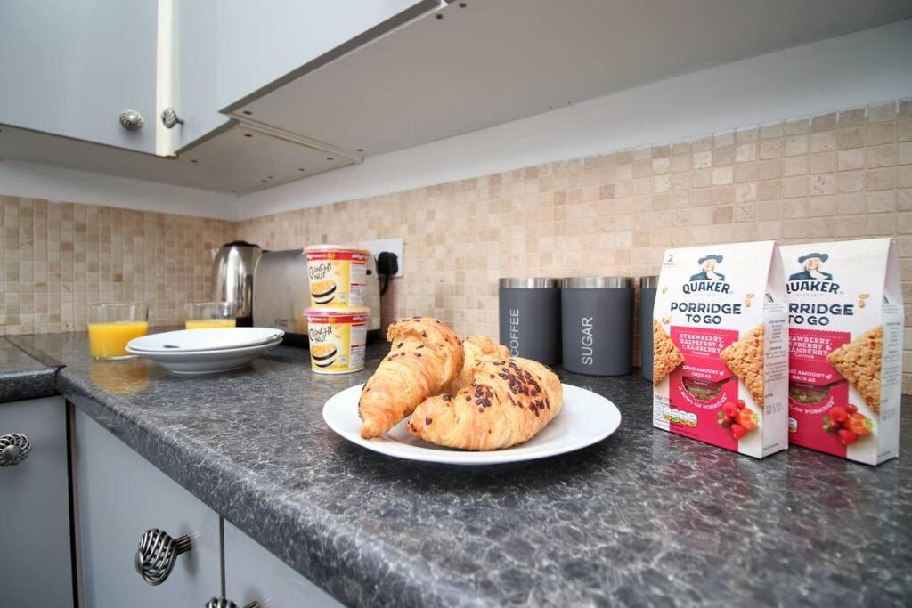 Villa Holiday House For 7 Guests, Free Wi-Fi & Self Check-In Explore Newport Extérieur photo