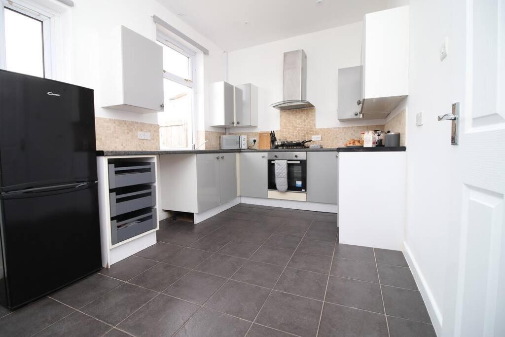 Villa Holiday House For 7 Guests, Free Wi-Fi & Self Check-In Explore Newport Extérieur photo