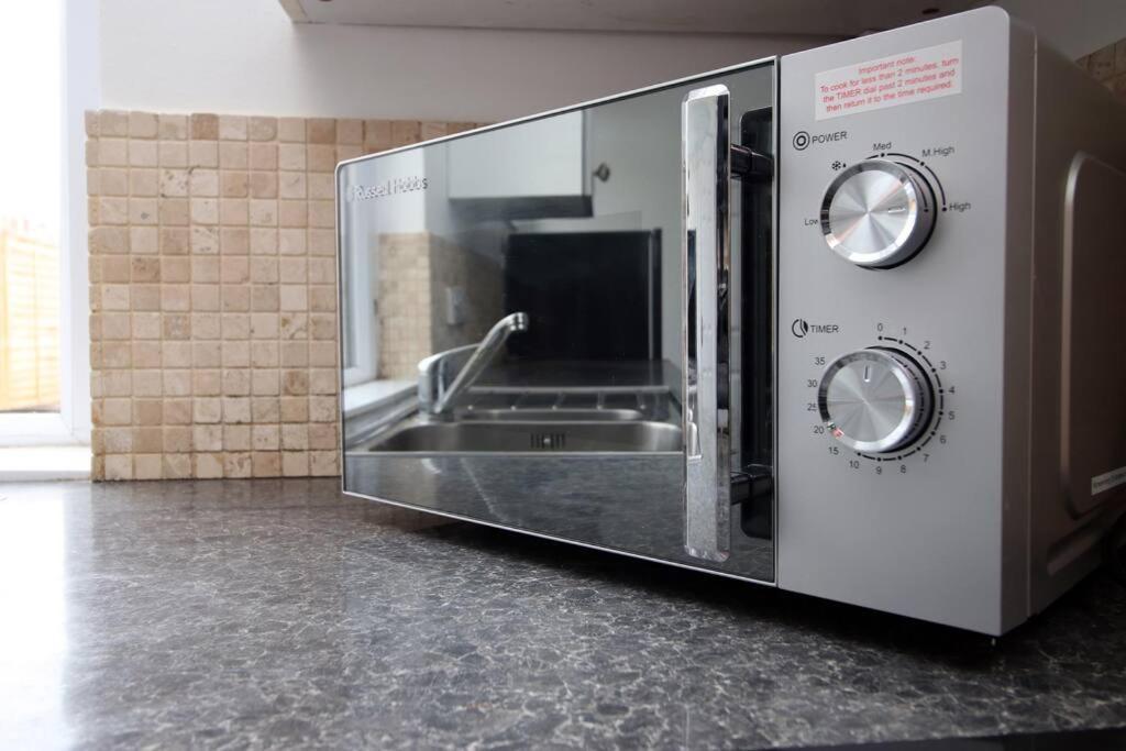 Villa Holiday House For 7 Guests, Free Wi-Fi & Self Check-In Explore Newport Extérieur photo