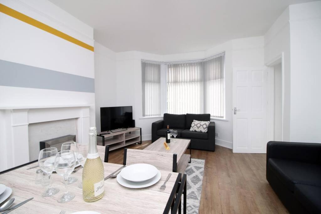 Villa Holiday House For 7 Guests, Free Wi-Fi & Self Check-In Explore Newport Extérieur photo